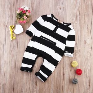 🆕 Black & White Striped Long-Sleeve Romper✨
